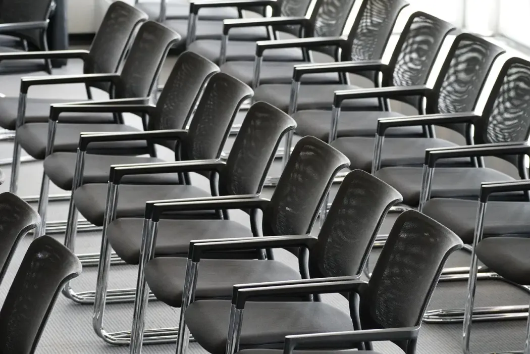 Krzesło konferencyjne ISO Chrome — optymalne rozwiązanie do biura i nie tylko!