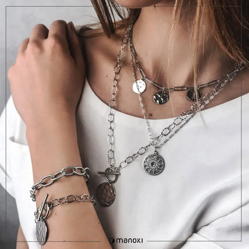 Biżuteria damska z grawerem dla kobiet szukających dodatków unikalnych