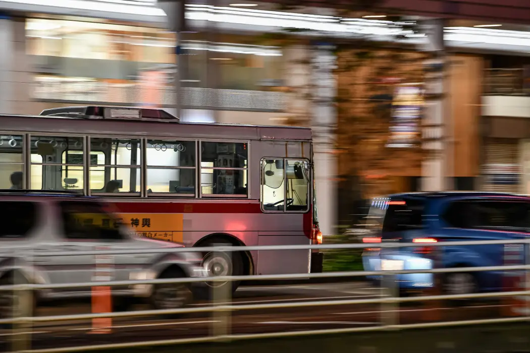 Jakie możliwości podróży mają mieszkańcy Olsztyna na warszawskie lotniska?