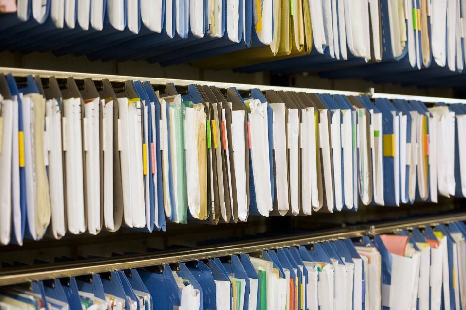 Przechowywanie i archiwizowanie dokumentów – dlaczego warto się na nie zdecydować?