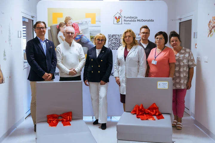 Obraz do artykułu: Szpital w Bytomiu otrzymał 7 nowych łóżek dla rodziców hospitalizowanych dzieci
