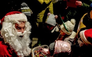 Świąteczna parada ze św. Mikołajem przeszła ulicami Bytomia (4)