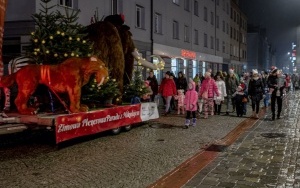 Świąteczna parada ze św. Mikołajem przeszła ulicami Bytomia (9)