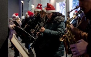 Świąteczna parada ze św. Mikołajem przeszła ulicami Bytomia (16)