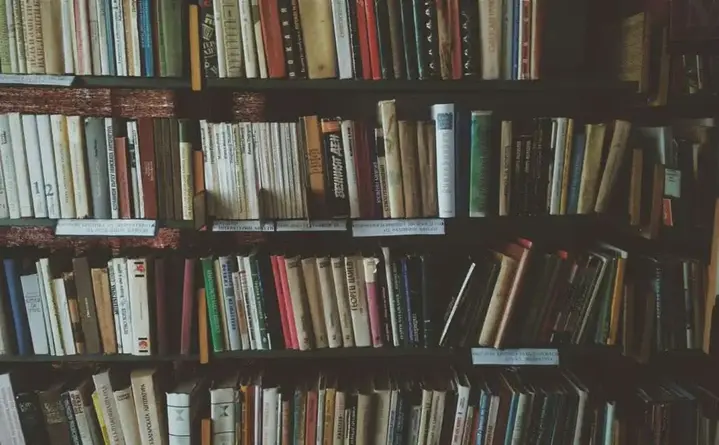 Jesienne dreszcze w bibliotece — „Strasznie Fajne Książki” w Bytomiu