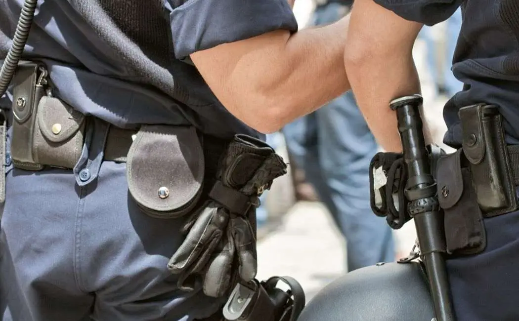 Policjantki promują zawód w Zespole Szkół na Dniu Otwartym