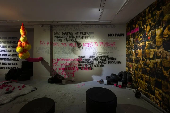 Grafika promocyjna wydarzenia Oprowadzanie po wystawie „Daddies, kings & sissy boys”