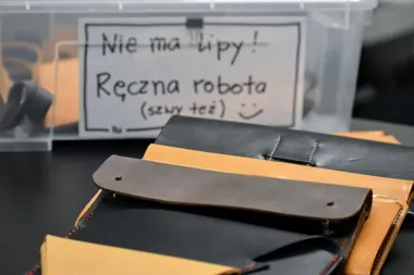 Grafika promocyjna wydarzenia WARSZTATY KALETNICZE – ręczne szycie ze skóry dla początkujących i zaawansowanych w Bytomiu