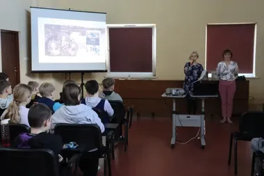 Aparat, który cofa czas - Magdalena Zarębska rozbudziła bibliotekę