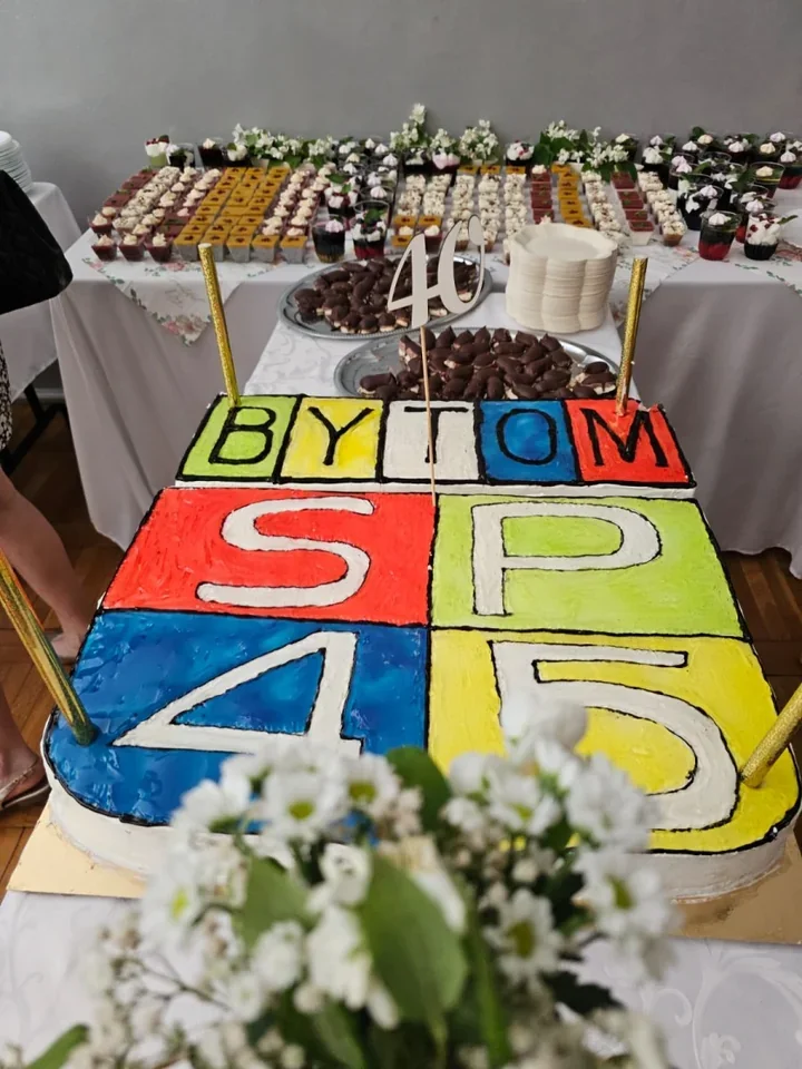 Szkoła nr 45 ma 40 lat. W Szombierkach wrócono do szkolnych początków