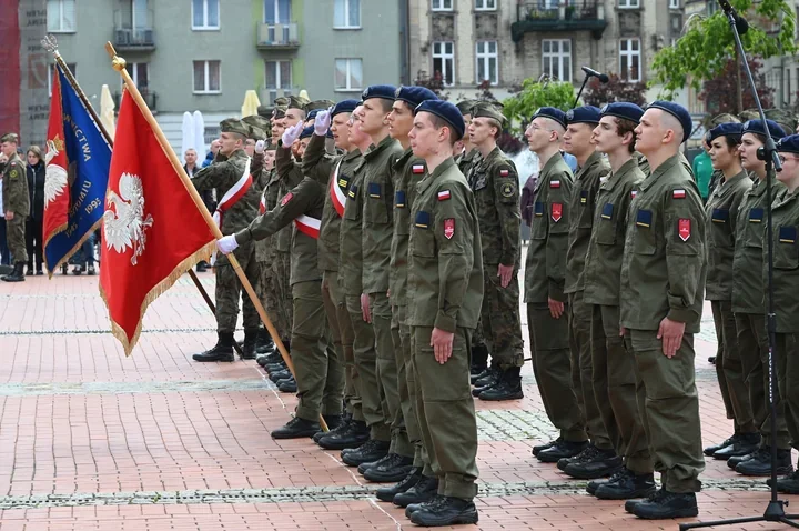 Bytomscy kadeci złożyli ślubowanie na Rynku i oficjalnie weszli do klas mundurowych