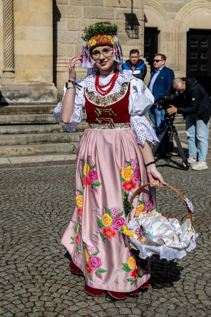 W Rozbarku święconka przyszła w strojach, które niosą pamięć dzielnicy