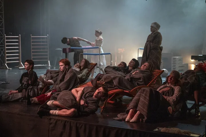 Studencka adaptacja Manna w Rozbarku – młodość mierzy się z Czarodziejską górą