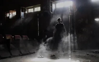 Bytomianin przeniósł ruiny na ekran. „Echo Zony” z premierą w Katowicach