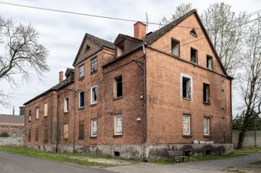 Pustostan w Bobrku ma dostać drugie życie dzięki fundacji Grochowskich