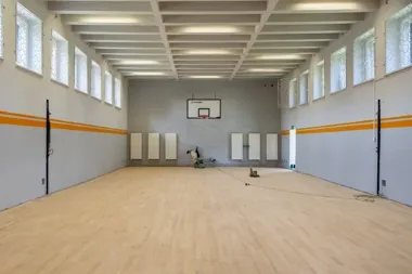 Sala gimnastyczna w Stroszku jest remontowana. Uczniowie czekają na powrót