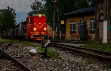Dwie nocne przygody z wąskotorówką. Jedna z nich to kryminalna gra
