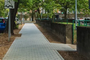Prawie 366 tys. zł na trzy chodniki. Pierwsze odcinki są już gotowe