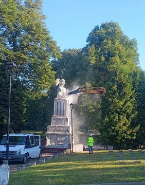 Rozebrano pomnik na cmentarzu przy Kwiatowej. Zagrażał odwiedzającym