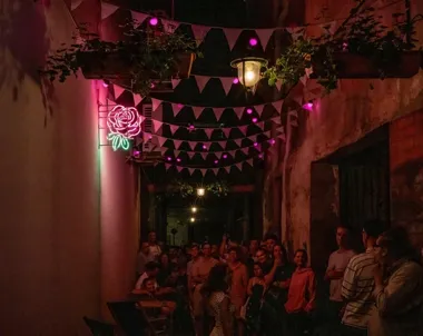 Bytomski Zaułek ma zyskać neon Rosengasse. Trwa zbiórka na instalację