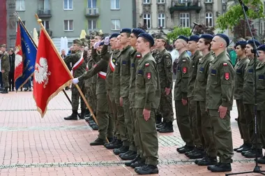 Bytomscy kadeci złożyli ślubowanie na Rynku i oficjalnie weszli do klas mundurowych