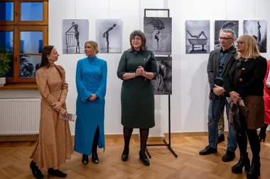 Ruch, gest i czarno-biała forma – wystawa Veroniq Zafon w Pałacu w Miechowicach