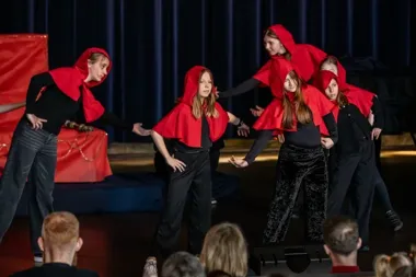 Baśń, muzyka i szkolna scena – Bytomianie zobaczyli spektakl z energią