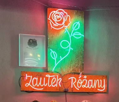 W Zaułku szykują modę vintage i neonowe atrakcje dla rzeczy z drugiej ręki