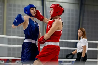 Rekordowa frekwencja na Mistrzostwach Śląska w boksie – emocje w Hali na Skarpie