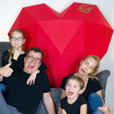 Kartonowy królik z Bytomia trafi do śniadaniówki i pokazuje, jak rodzą się modele