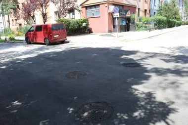 Zapadlisko na skrzyżowaniu w Bytomiu naprawione. Kierowcy wrócili na stałą trasę