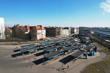 Remont nawierzchni na pl. Wolskiego przestawia część autobusów na inne stanowiska