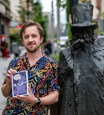 Niklaus Pieron pisze Bytom od nowa. Debiutancka książka łączy dziadkowe koszyki z ajnfartami