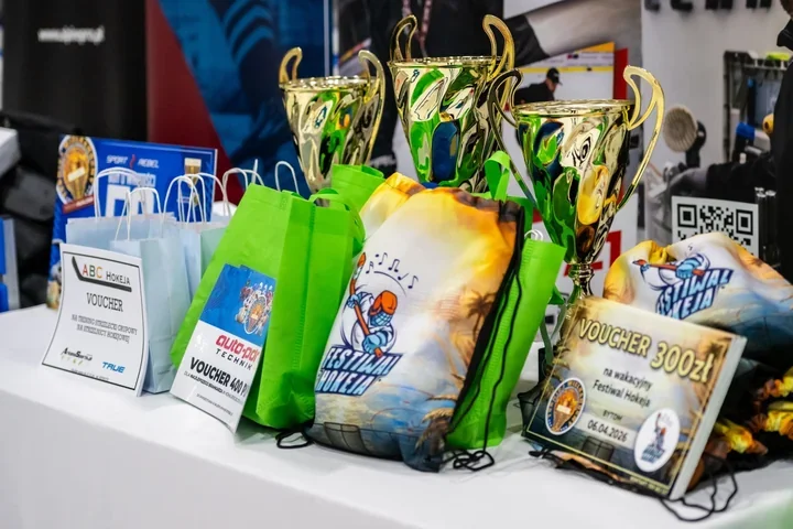 Na bytomskiej tafli najmłodsi walczą o puchar, a trybuny żyją wielkanocnym świętem