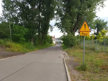 Nowy chodnik na Rozbarku domyka ważny skrót do Śródmieścia