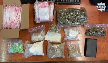 Blisko kilogram narkotyków w mieszkaniu w Bytomiu. 34-latek trafił do aresztu