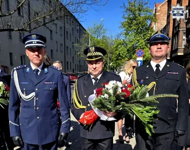 Policyjna osłona 3 Maja w Bytomiu - uroczystości zakończyły się pod pomnikiem