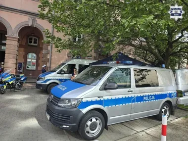 Radiowozy i daktyloskopia przyciągnęły uwagę podczas nocy w bytomskim sądzie